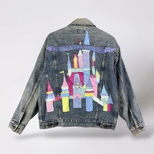 Vintage‎ Levi’s 70507 Denim Trucker Jacket USA Made Castle Graphic Back M